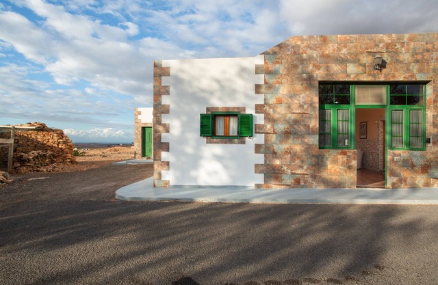 Holiday Home 'Casa Dayaday' with Mountain Views and Wi-Fi