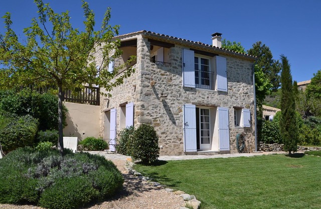 Holiday home for 5 in charming private hamlet with panoramic views and pool