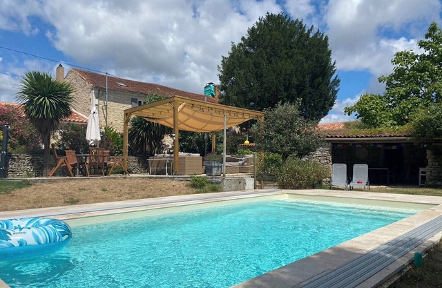Holiday Home 'L'hébergerie Sablotine' with Private Pool, Private Terrace and Wi-Fi