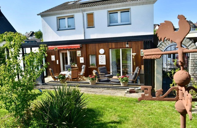 Holiday Home 'Fuchsbau Voßwinkel' with Private Terrace, Garden and Wi-Fi