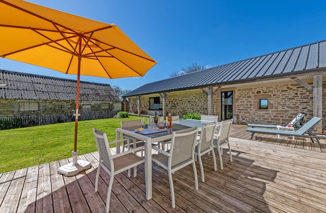 Holiday Home 'Gîte Avec Piscine Privée Chauffée' with Private Terrace, Private Garden and Wi-Fi