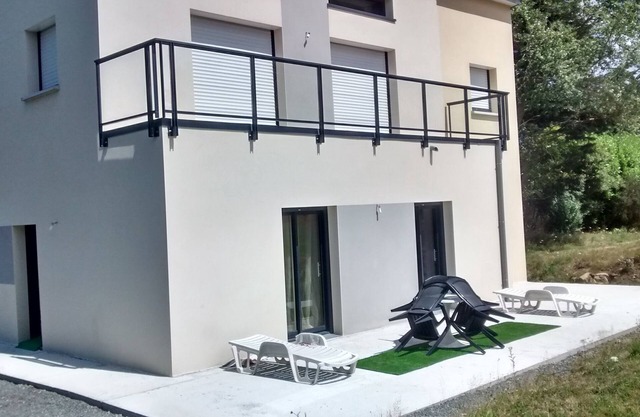 Holiday Home "Gite Jours Tranquilles" with Private Terrace and Wi-Fi