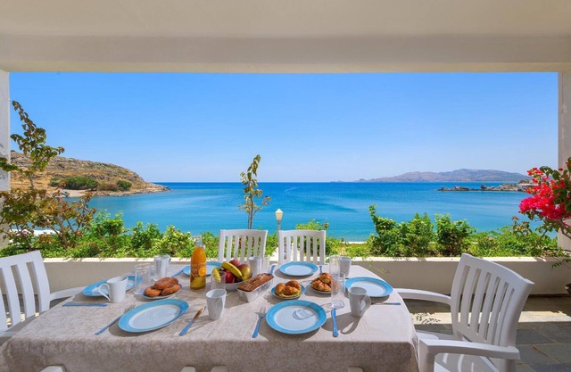 Holiday Home 'Haraki Sea View Luxury House' with Sea View, Wi-Fi and Air Conditioning