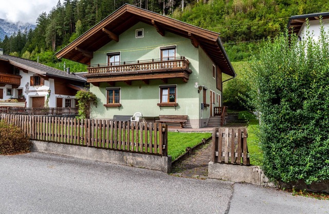 Holiday Home 'Haus Sinning' with mountain view, private terrace, garden and wifi