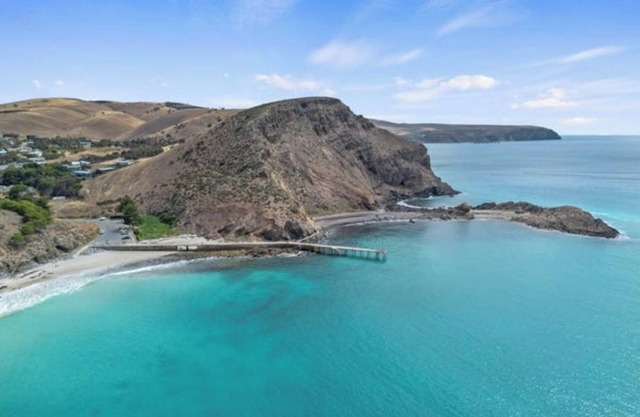 Holiday Home in Second Valley - pet friendly. Short stroll to the beach
