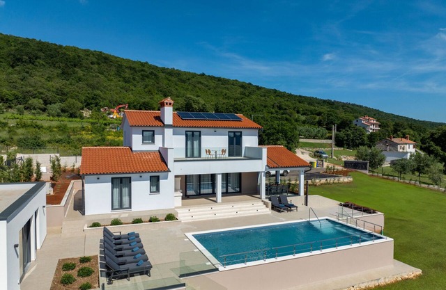 Holiday Home in Kapelica with Seaview, Terrace, Air condition, WIFI (5207-1)