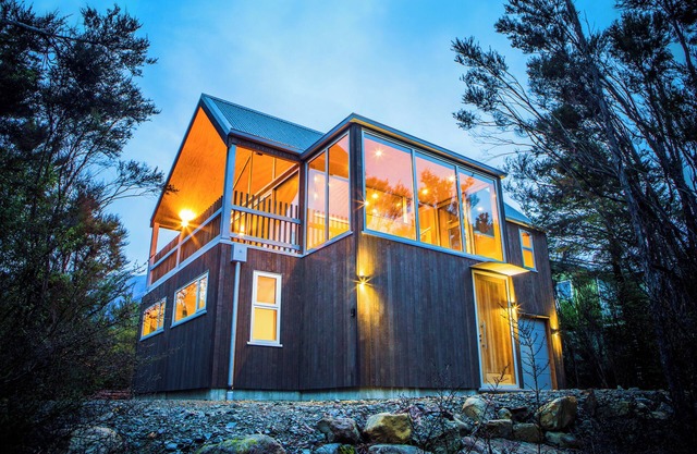 Holiday Home in Nelson Lakes- a peaceful bushy retreat in St Arnaud.