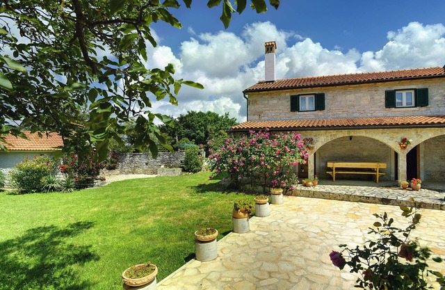 Holiday Home in Rojnici with Private Pool