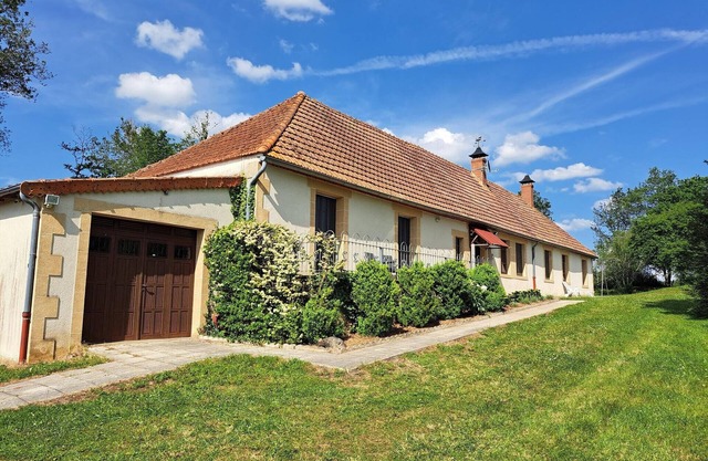 Holiday Home in Vieure near Lake