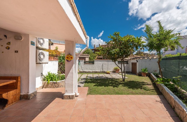 Holiday Home "Casa Marisol" on the Beach with Garden, Terrace & Wi-Fi