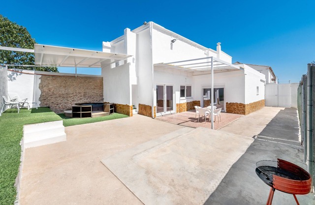 Holiday Home 'La Bombonera' with Private Terrace, Wi-Fi and Air Conditioning