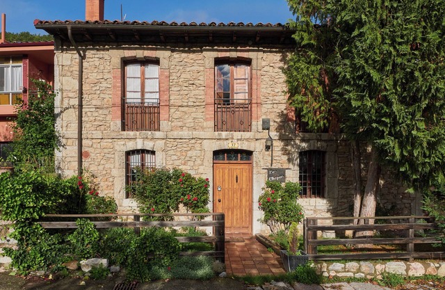 Holiday Home 'La Casa De Peredilla' with Mountain Views and Private Garden