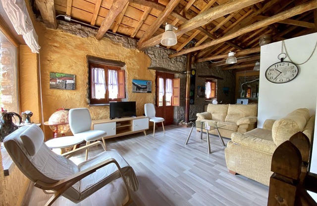 Holiday Home 'La Casa De Peredilla I I - 4 Plazas' with Mountain View and Private Garden