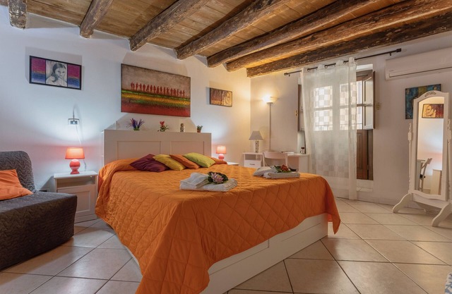 Holiday Home La Casetta di Sara with A/C & Wi-Fi