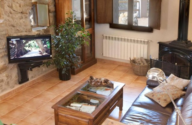 Holiday Home 'La Covarxella' with Mountain View, Private Pool and Wi-Fi