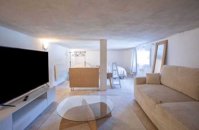 Holiday Home 'La Cabane Au Bastidon' with Shared Pool, Wi-Fi and Air Conditioning