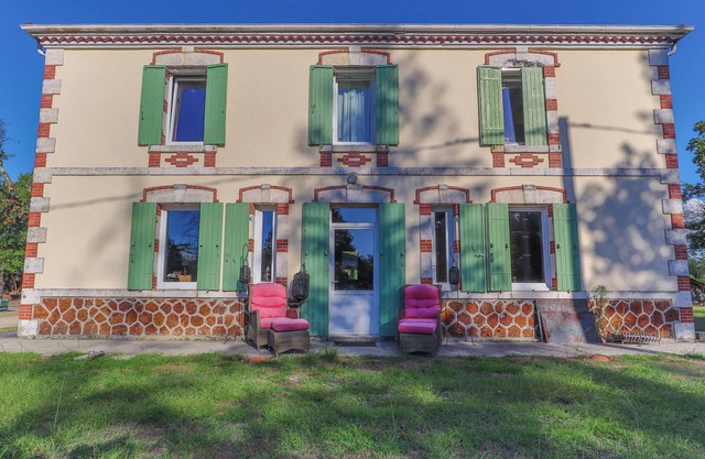 Holiday Home 'Les Maisons Des Houssats' with Shared Pool, Private Terrace and Wi-Fi