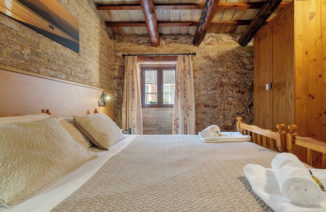 Holiday Home 'Llebra 2' with Private Terrace, Wi-Fi and Air Conditioning