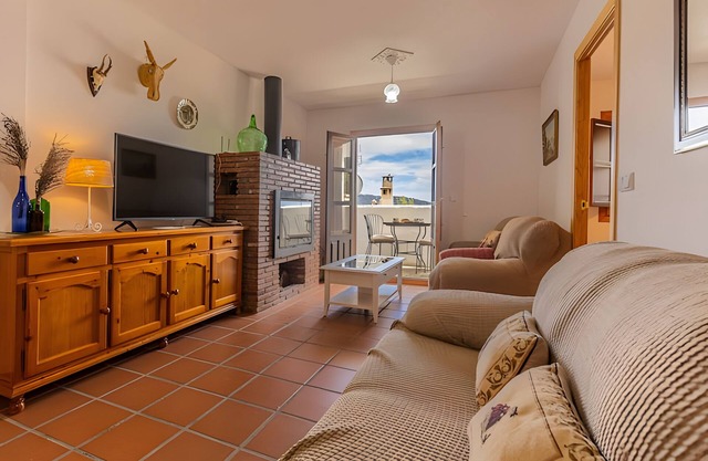 Holiday Home 'Los Compadres' with Mountain View, Shared Pool and Wi-Fi