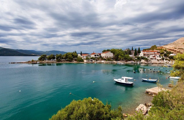 Holiday home- Luka - One Bedroom Villa, Sleeps 4