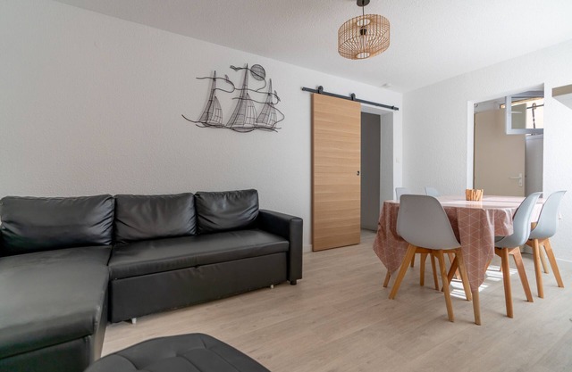 Holiday Home 'Maison De Pecheur, la Rose Des Vents' with Terrace & Wi-Fi