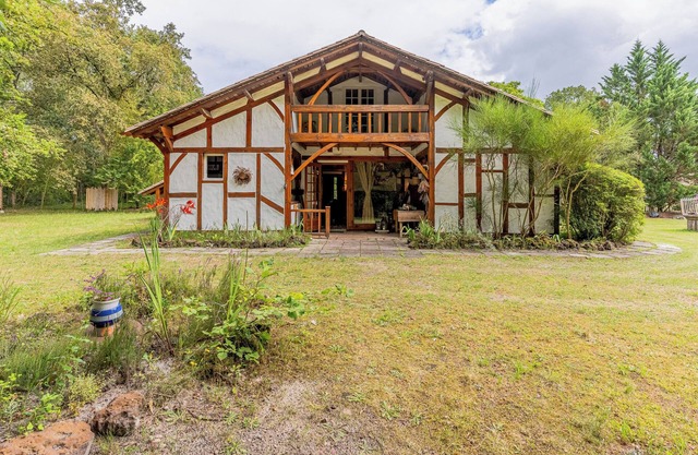 Holiday Home 'Maison Landaise' with Private Terrace, Private Garden and Wi-Fi
