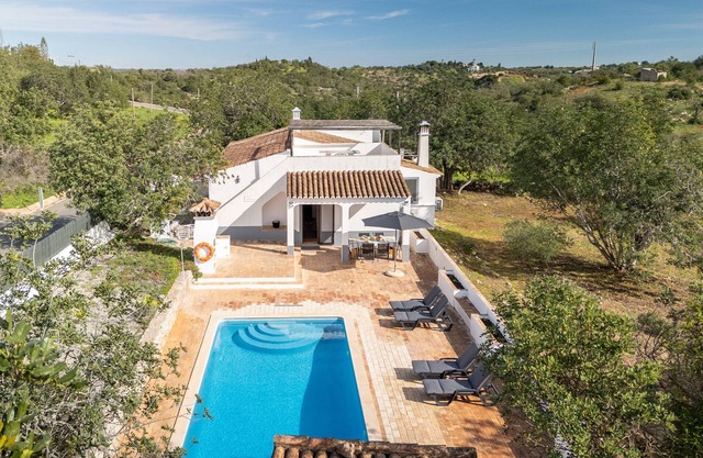 Holiday Home 'Margarida' with Private Pool, Wi-Fi and Air Conditioning