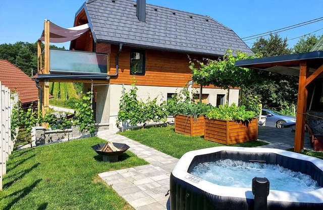 Holiday home mit Klimaanlage und Whirlpool