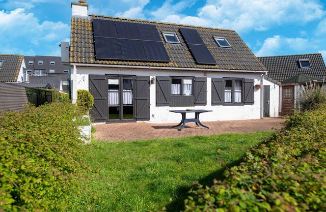 Holiday Home near Marina with Pool