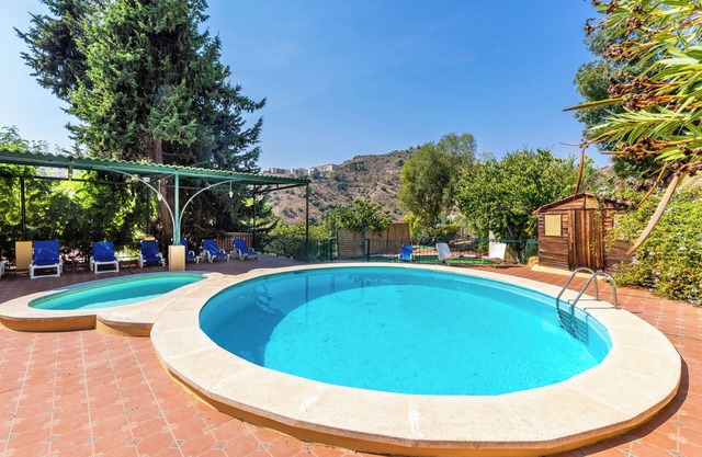 Holiday Home 'New House In Malaga Nature' with Mountain Views, Wi-Fi and Air Conditioning