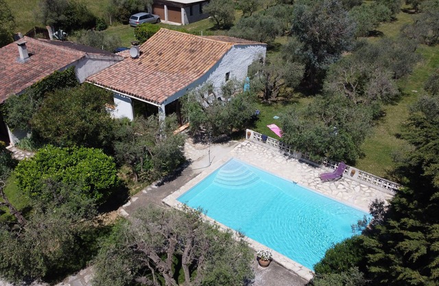 Holiday home on a quiet, shady, private property