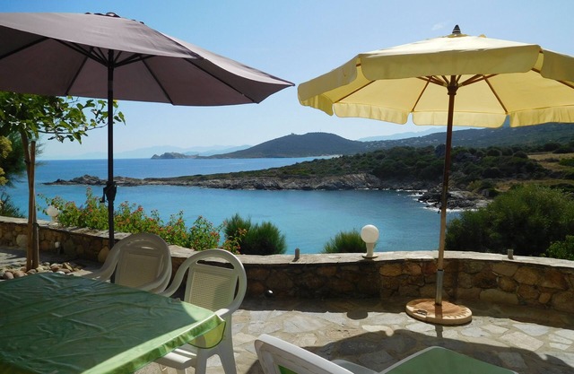 Holiday home on a slope, sea property, beach with a wide view (40 m)