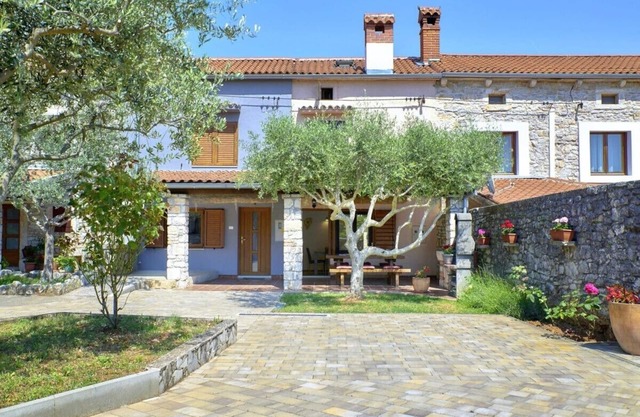 Holiday home Orihi * 2000 m2 fenced garden, covered terrace, BBQ