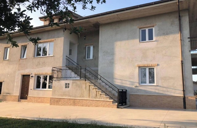 Holiday Home 'Palme e Vigne' with Private Terrace, Shared Garden and Wi-Fi