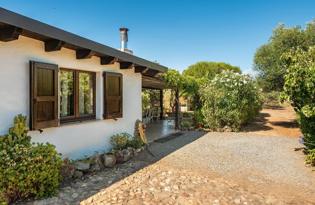 Holiday Home 'Pretty House' with Private Terrace, Wi-Fi and Air Conditioning