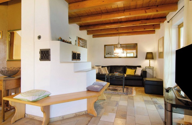 Holiday Home 'Reis' with Shared Pool, Private Terrace and Wi-Fi