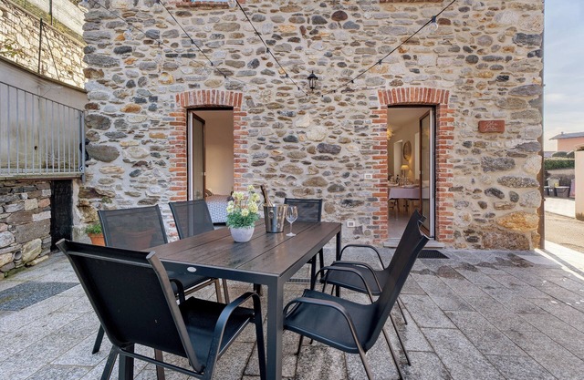 Holiday Home 'Residenza Jasmine Grey Apartment' with Private Garden and Wi-Fi