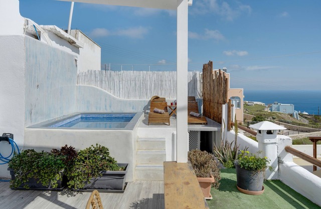 Holiday Home 'Santoneta Villa Imerovigli' with Sea View, Wi-Fi and Air Conditioning