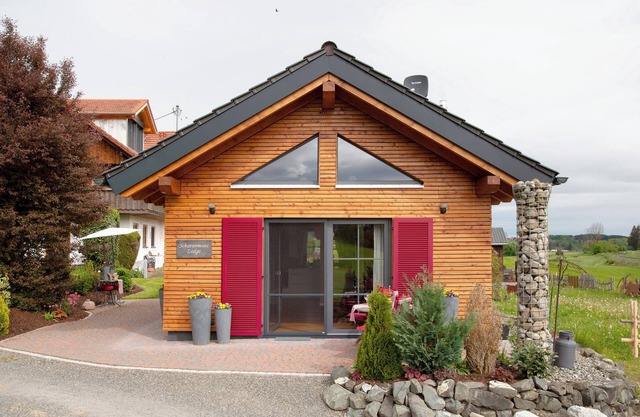Holiday Home 'Schorenmoos Lodge' with Private Terrace, Private Garden and Wi-Fi