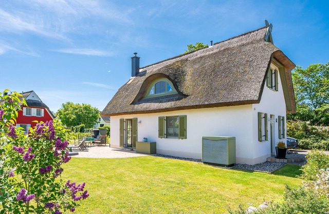 Holiday Home 'Seeschwalbe 14' with Sea View, Private Terrace and Wi-Fi