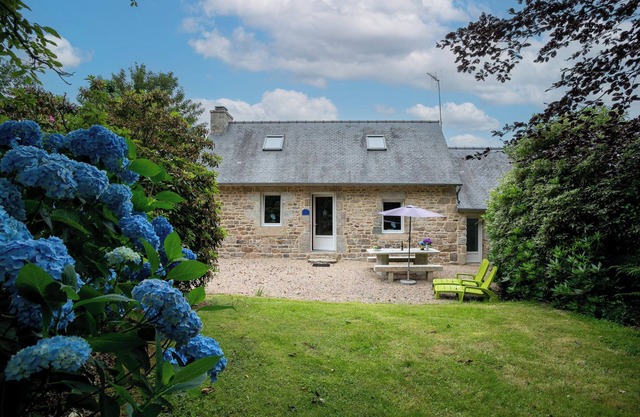 Holiday Home 'Ty Nevez' with Private Terrace and Private Garden