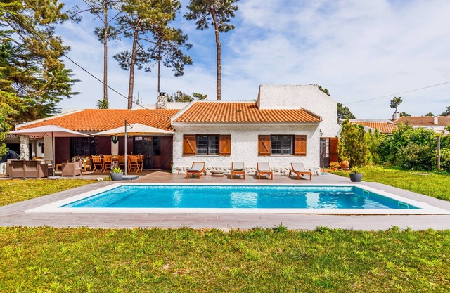 Holiday Home 'Vila Das Manas' with Private Pool, Private Garden and Wi-Fi