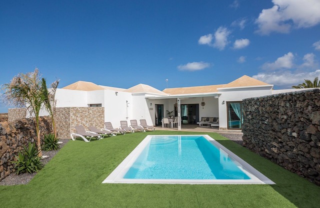 Holiday Home “Villa Era 1” with Garden, Pool, Terrace & Wi-Fi
