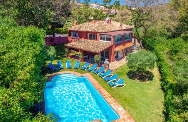 Holiday Home "Villa África" with Pool & Wi-Fi