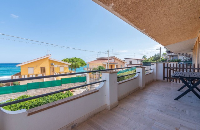 Holiday Home 'Villa Eden' with Sea View, Terrace & Wi-Fi