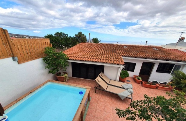Holiday Home 'Villa Floti With Sea View' with Sea Views, Wi-Fi and Air Conditioning