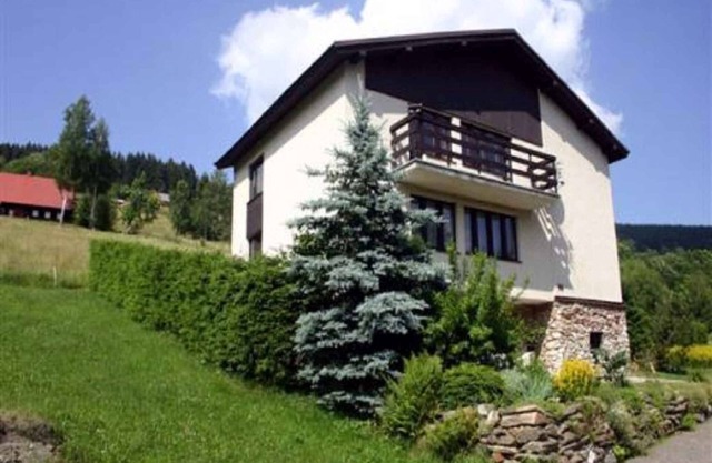 Holiday home with garden barbecue directly at hiking trails