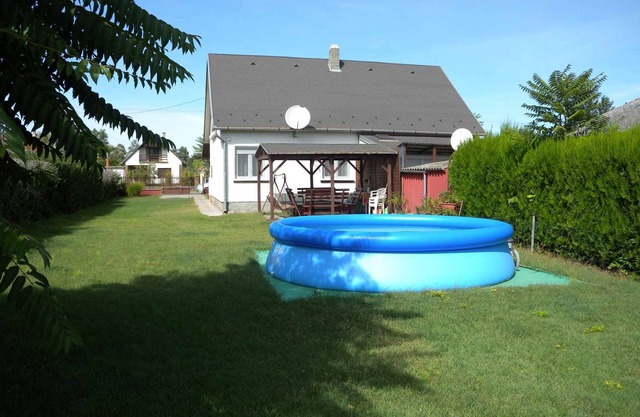 Holiday home with pool, WIFI and air conditioning