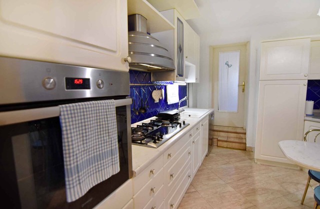 Holiday home with a fenced garden, terrace, air conditioning and parking space near Umag