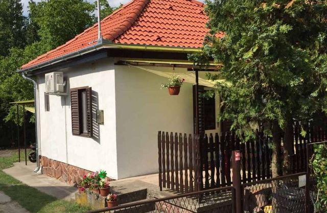 Holiday home with air conditioning and washing machine, only 600 m from the beach